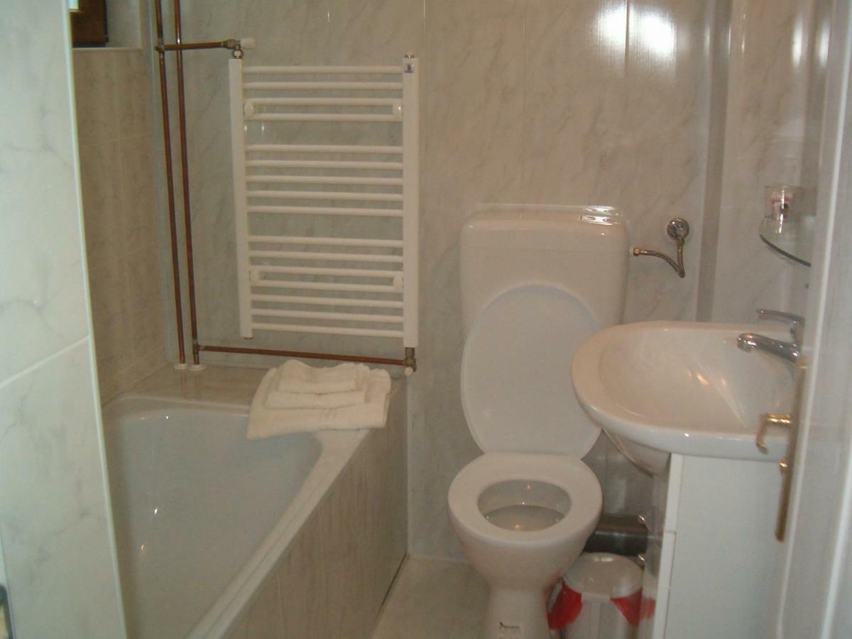 Casa Alexandru Hotel Азуга Екстериор снимка