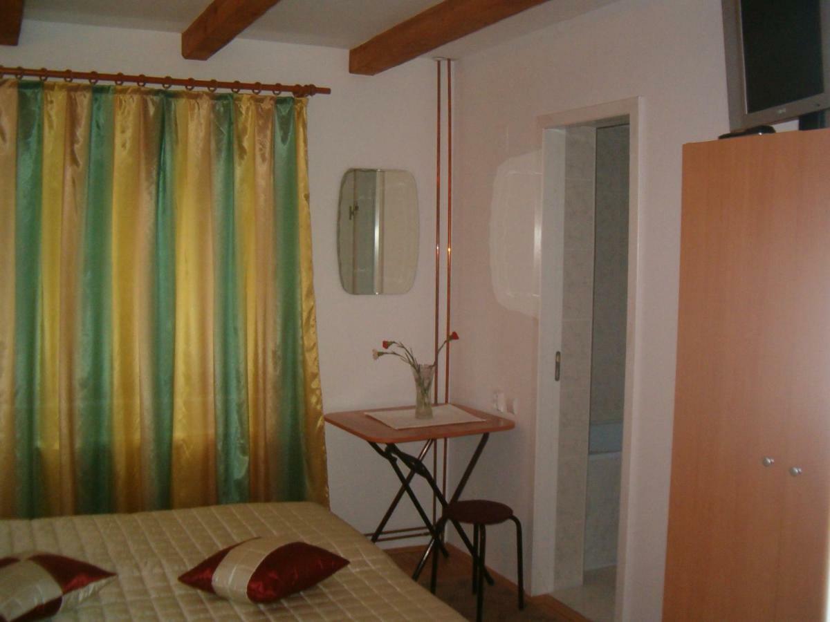 Casa Alexandru Hotel Азуга Екстериор снимка